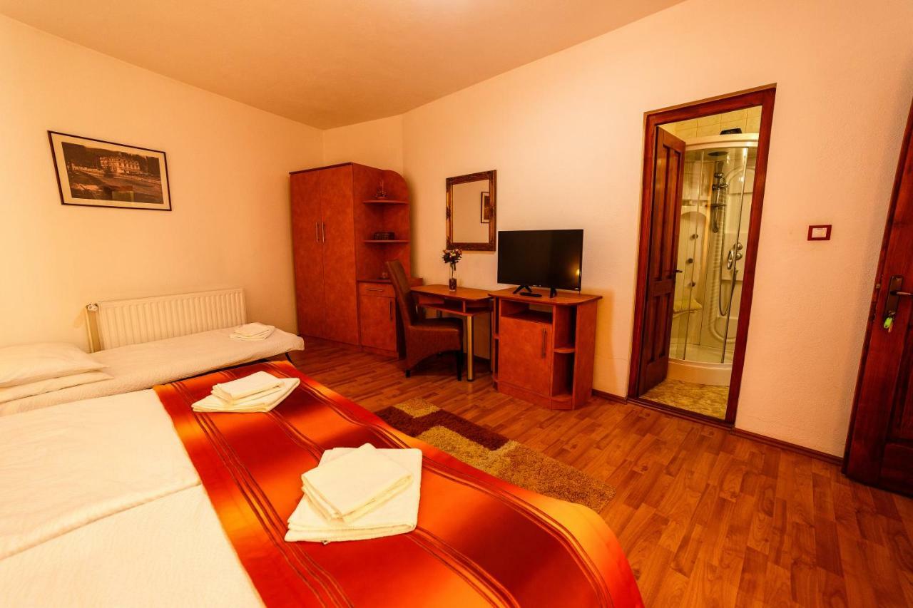 ソバタ Pensiunea Eva Bed & Breakfast エクステリア 写真