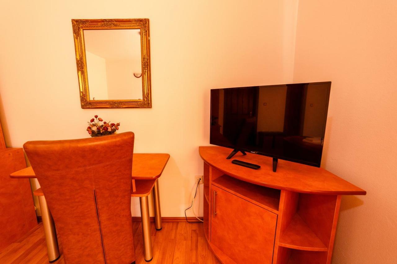 ソバタ Pensiunea Eva Bed & Breakfast エクステリア 写真